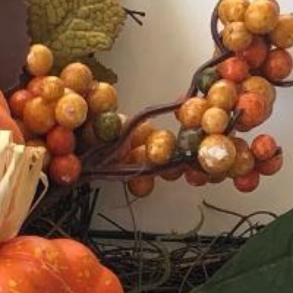 Wire-frame Cross inset with grapevine, Autumn decor (pumpkins, berries, leaves) - Picture 5 of 5